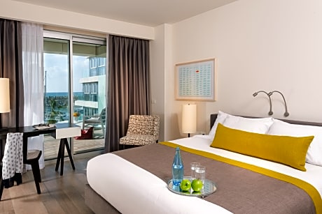 DOUBLE EXECUTIVE POOL VIEW BALCONY