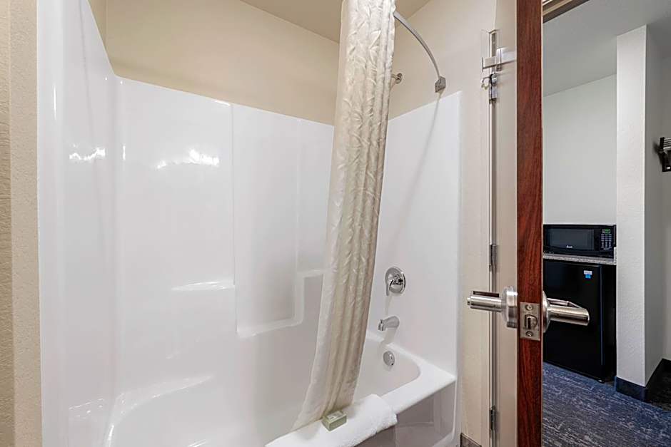 Cobblestone Hotel & Suites - Urbana