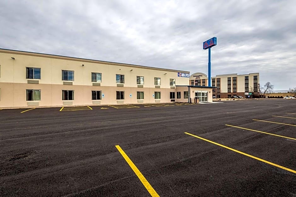 Motel 6 Peoria, IL