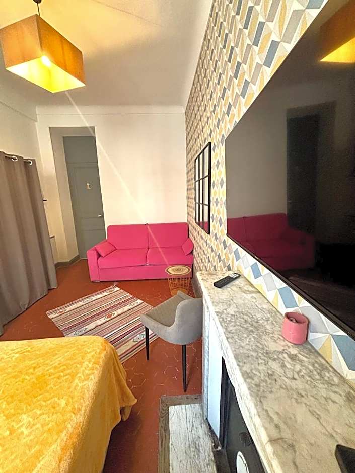 GARE 5 minutes GARIBALDI RÉPUBLIQUE chambre PRIVEE non FUMEUR pour voyageurs CALMES TRAM au pied de l'immeuble