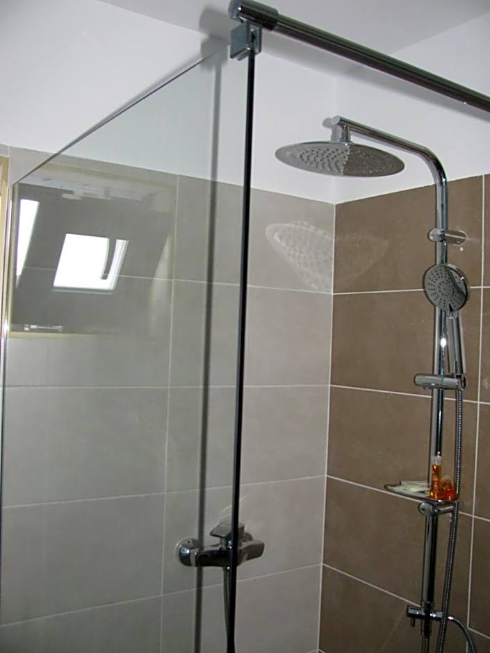 4 Seasons Apartments