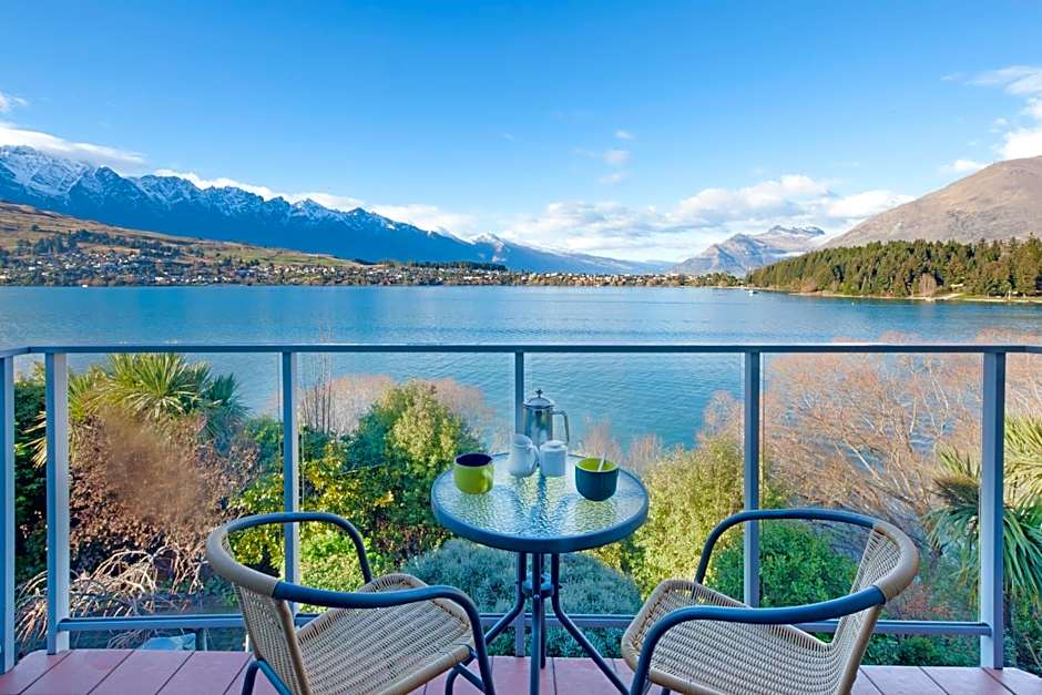Spinnaker Bay Apartments