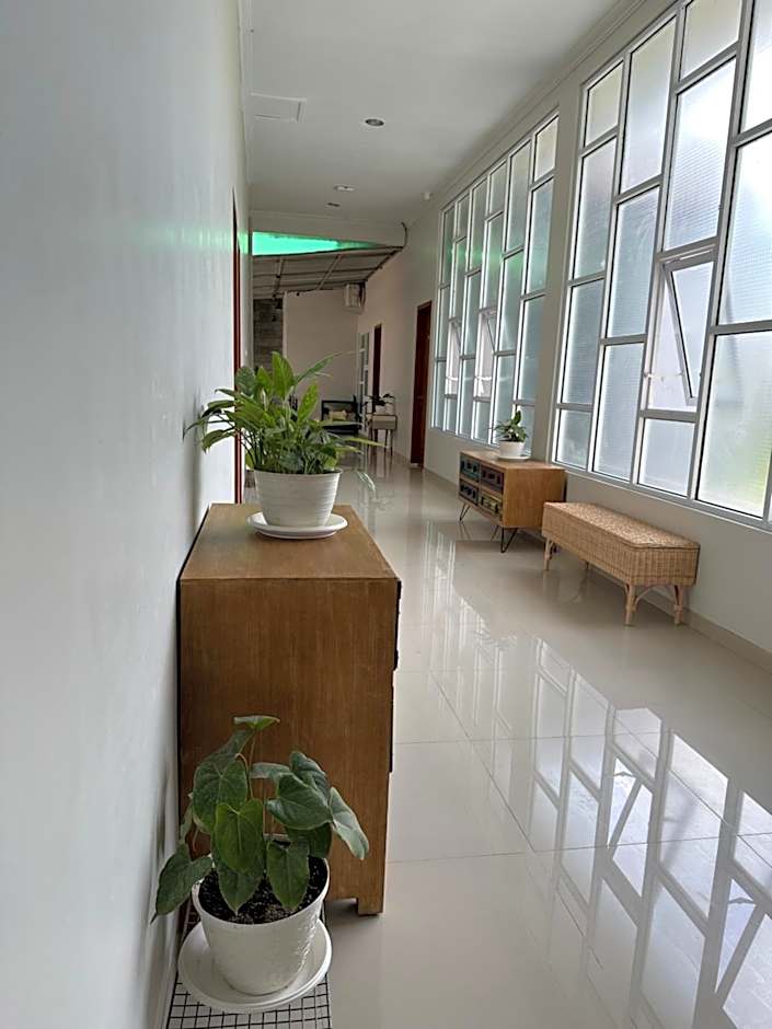 Cendhani Raras Gallery