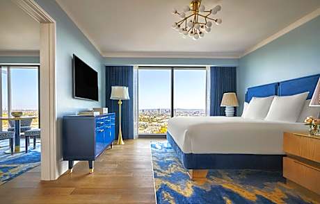 Deluxe Skyline One Bedroom Suite
