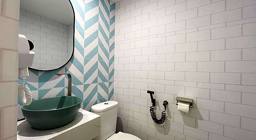 Apple 1 Hotel Gurney