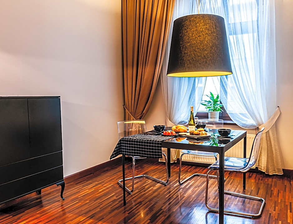 Home & Travel Apartments - AC - Parking - City Centre - Manufaktura - OFF Piotrkowska - EC1 - ATLAS Arena - Orientarium - Monopolis