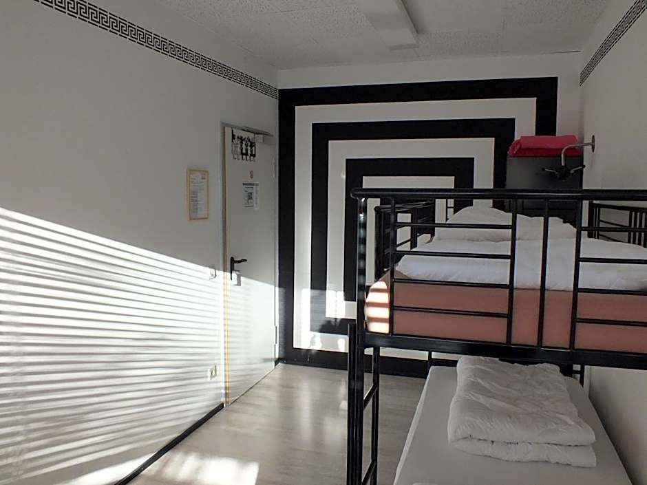 Max Hostel