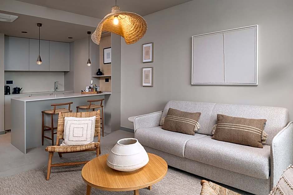 Molum Hotel & Residences