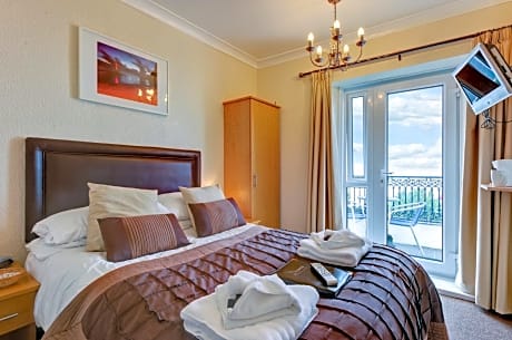 Compact Double Room with Balcony and Sea View 2nd Floor 