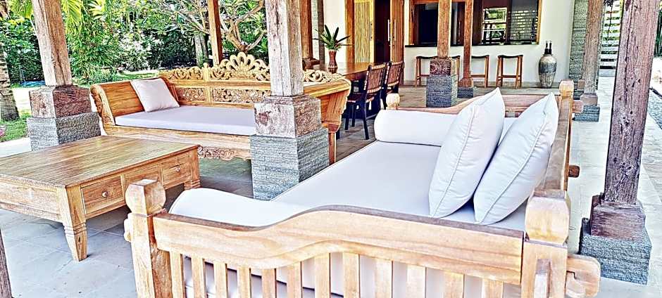 VILLA LE PETIT LEON "Authentic Traditional Wooden House"