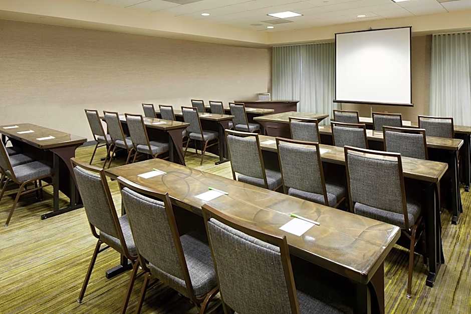 Courtyard by Marriott Edison Woodbridge