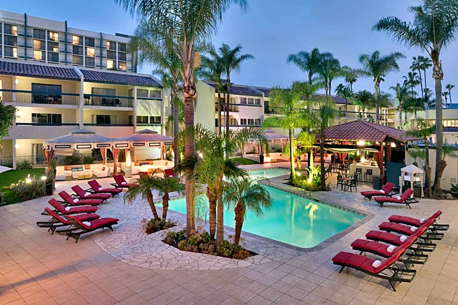 Atrium Hotel At Orange County Airport