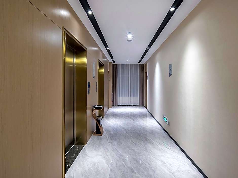 Borrman Hotel Guigang Macaojiang Park High-speed Railway Station