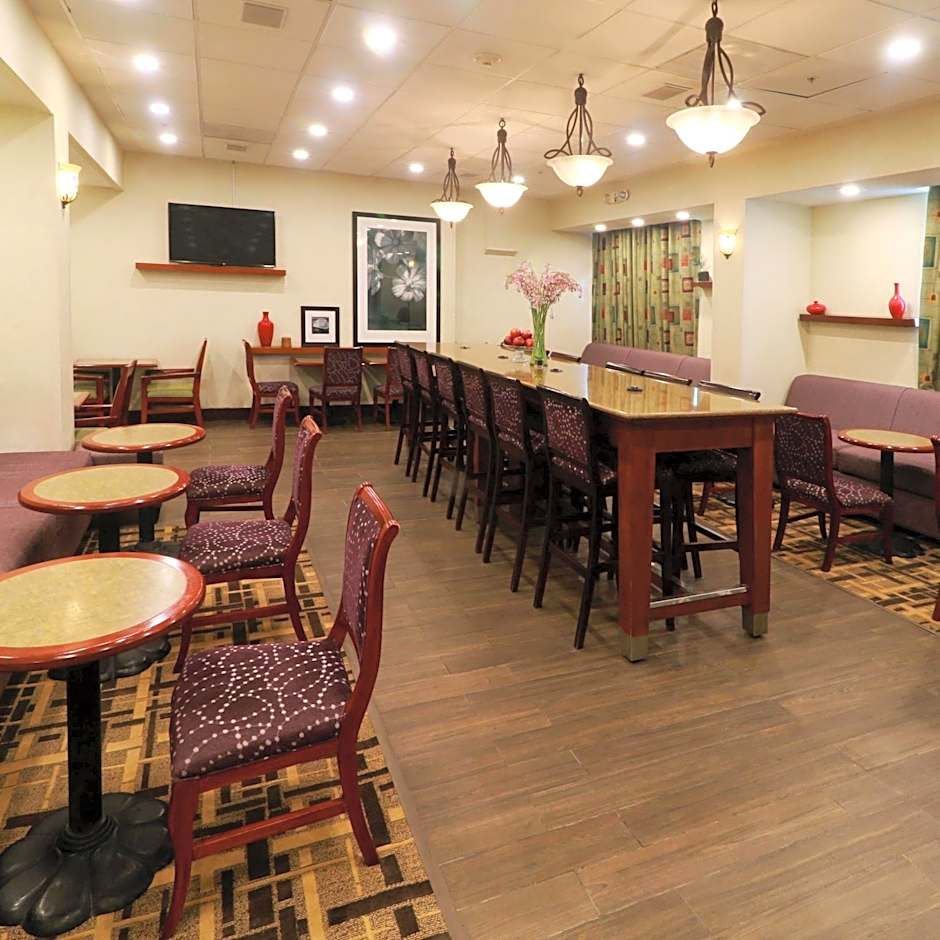 Hampton Inn By Hilton Reynosa