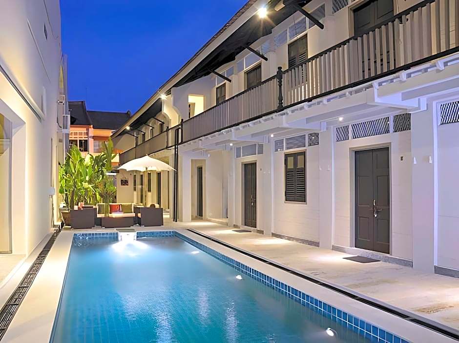 Noordin Mews Hotel