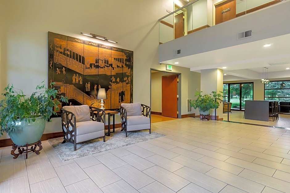 Best Western Plus Plaza By The Green