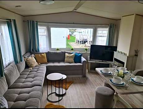 Delux Caravan - Clacton-on-sea
