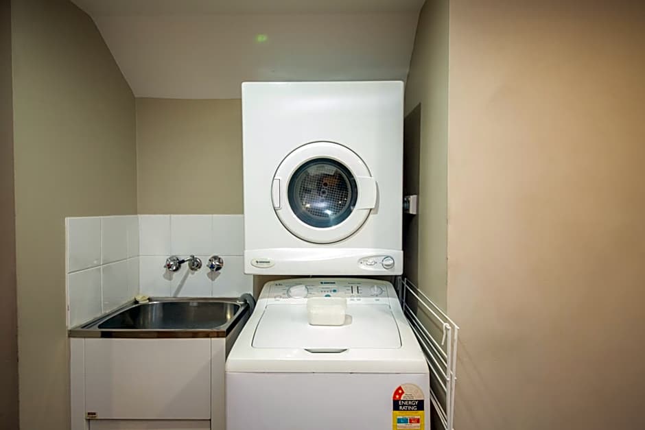 Cosmopolitan Motel & Serviced Apartments