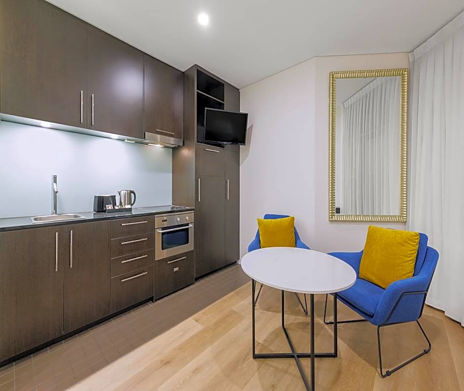 Oaks Melbourne on Collins Hotel