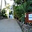 Airlie Seaview Apartments