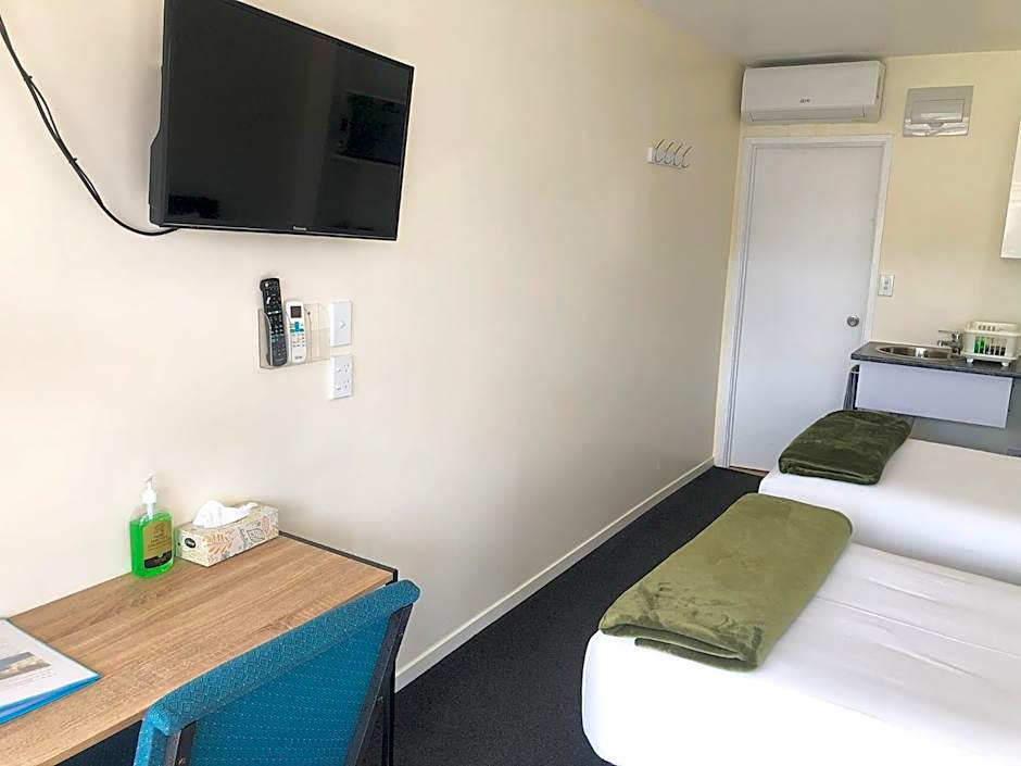 Twin Coast Adventures Motel & Cycle Hire