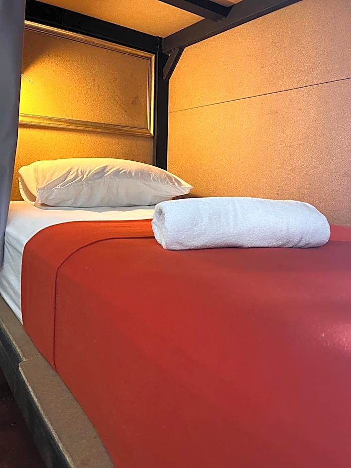 2Street Hostel At Surathani