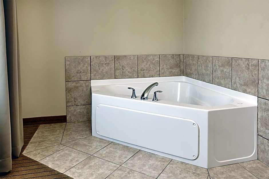 Holiday Inn Express & Suites Verona By IHG