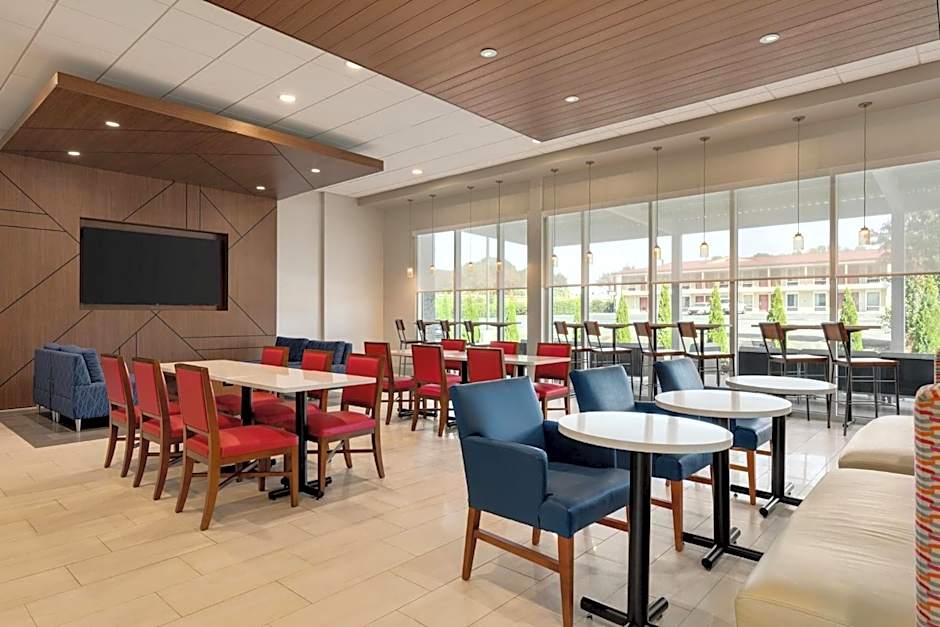 Holiday Inn Express & Suites - Dalton - Walnut Ave By IHG