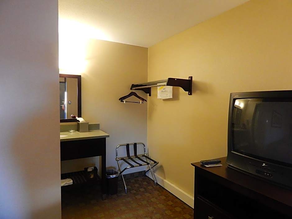 Super 8 by Wyndham White River Junction