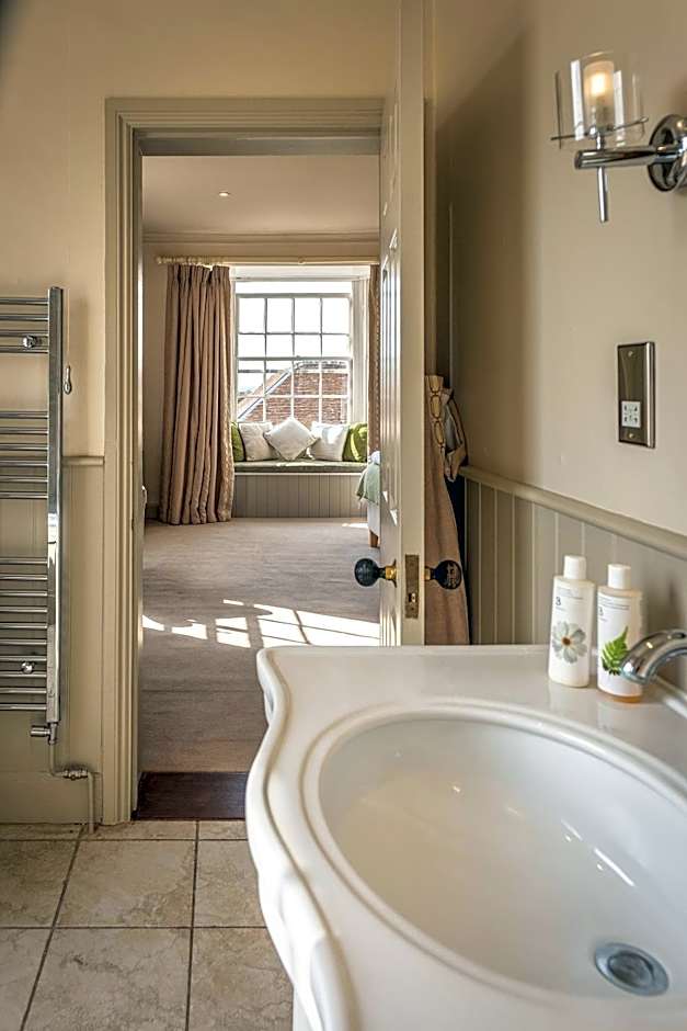 The Black Lion, Long Melford