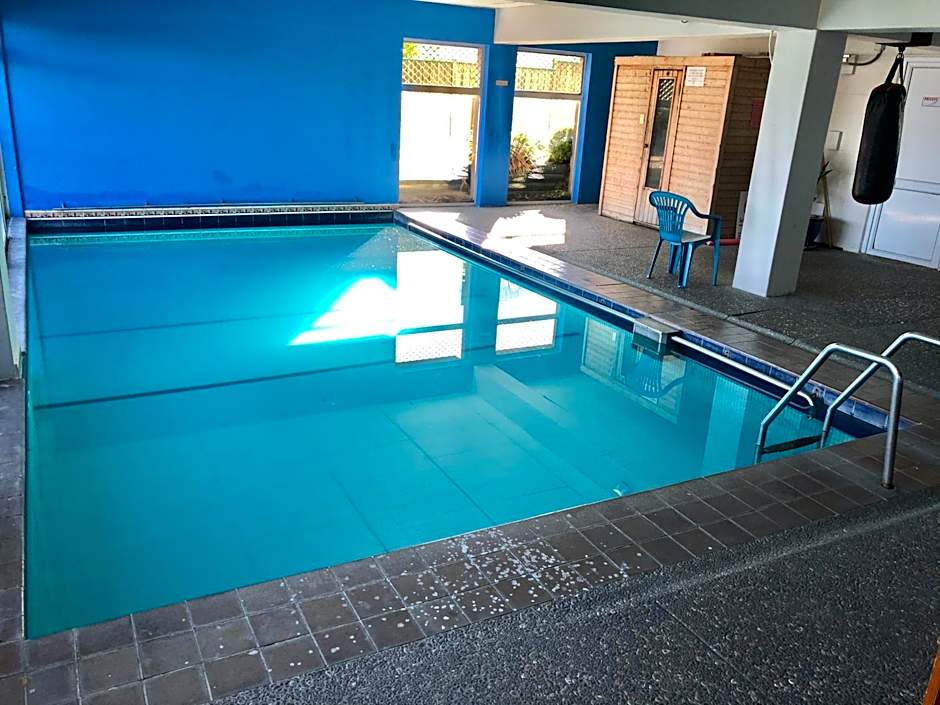 Absolute Lake View Motel