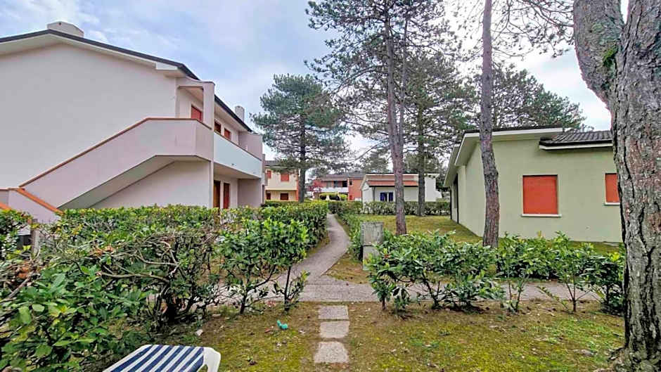 Apartment for 6 People With Shared Pool Close to the Sea - By Beahost Rentals