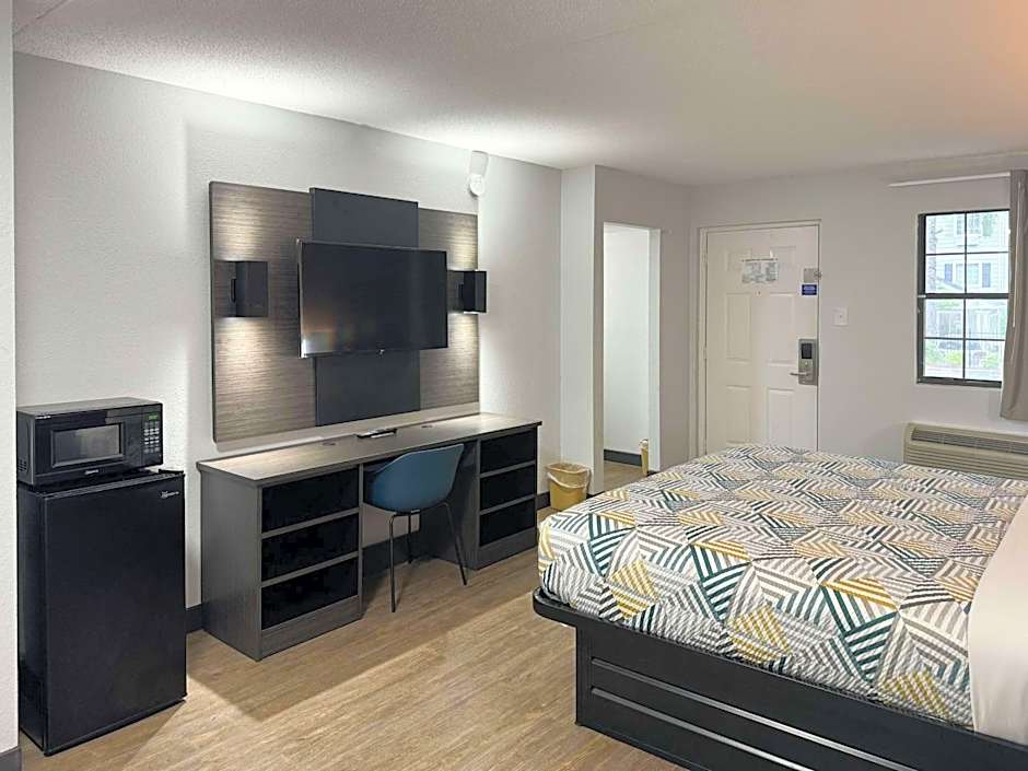 Motel 6 Huntsville AL University Dr.