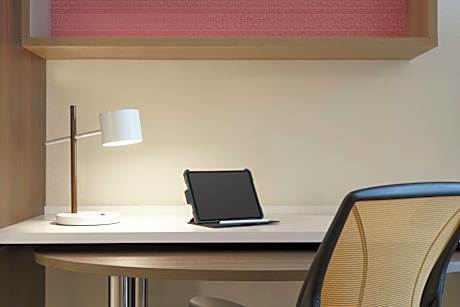 One-Bedroom King Suite - Non-Smoking