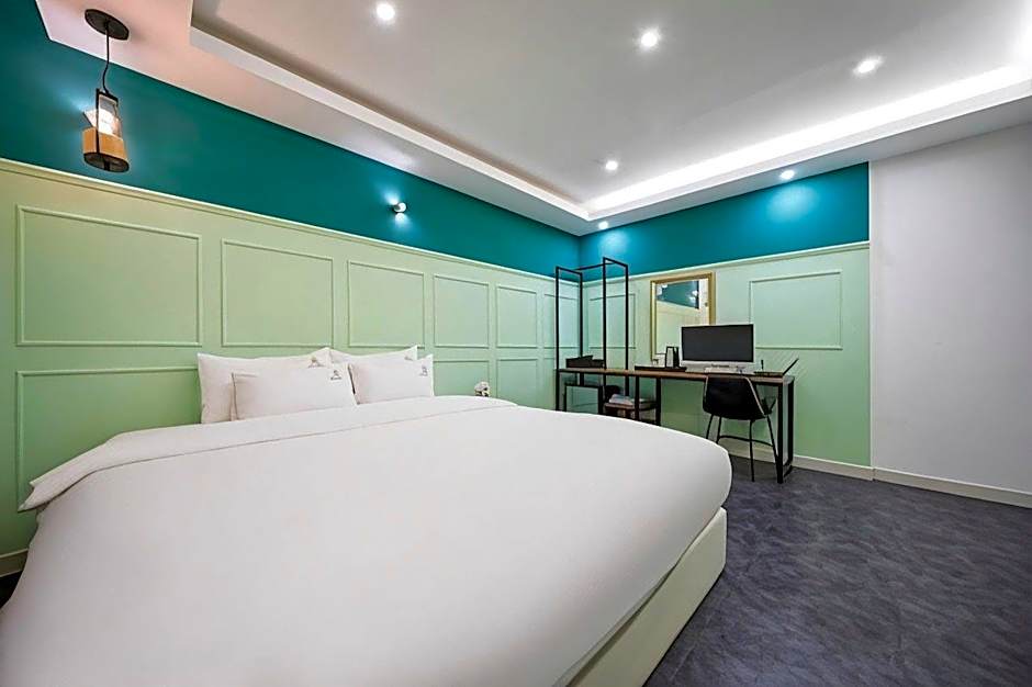 Gray Hotel