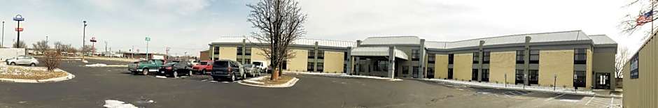 Days Inn & Suites by Wyndham Merrillville