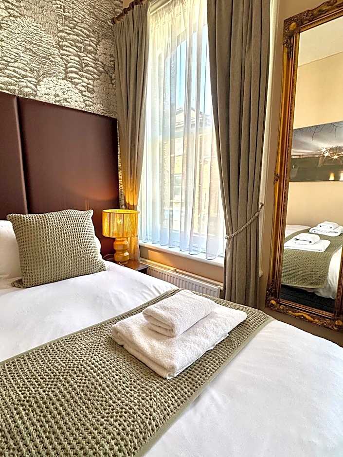 The Red Cow - Guest House