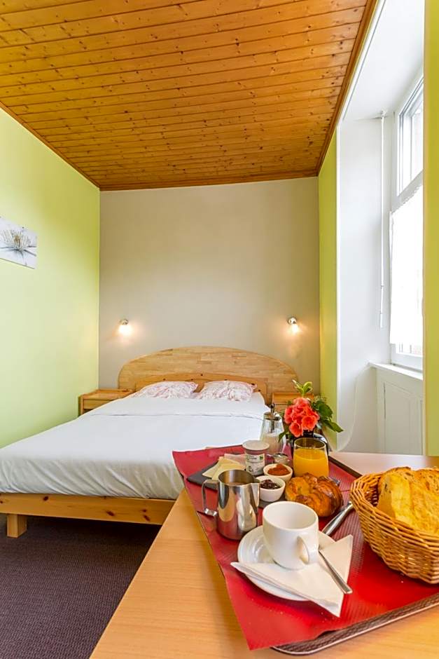 Photo 1 of 6 of Double Room