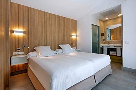 Superior Silver Bungalow