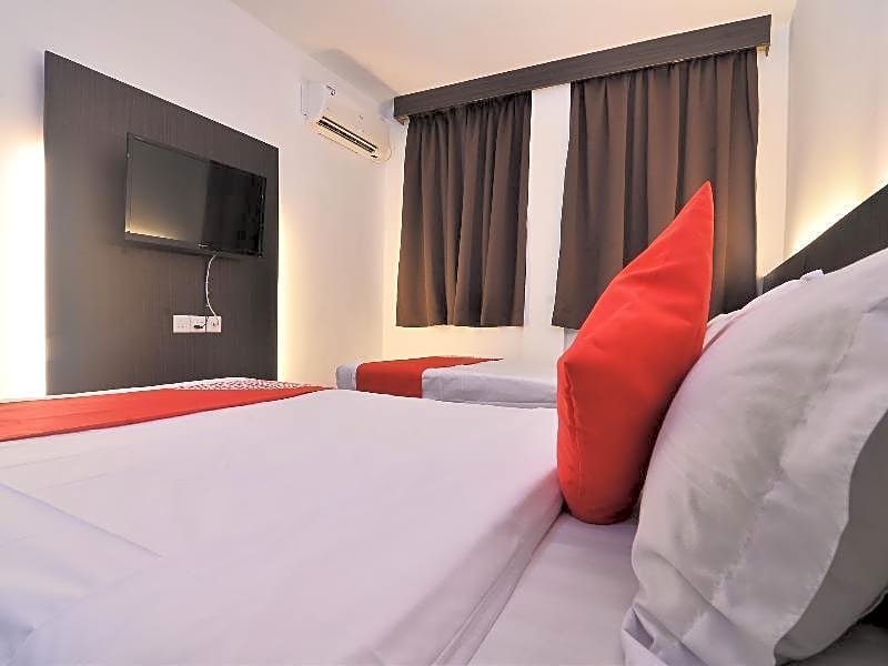 OYO 43960 Laksamana Executive & Boutique Hotel