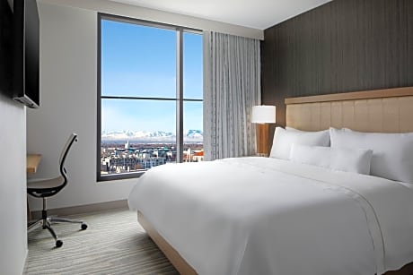 One-Bedroom King Suite with Sofa Bed and City View
