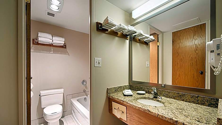 Best Western Plus Lamplighter Inn & Conference Centre