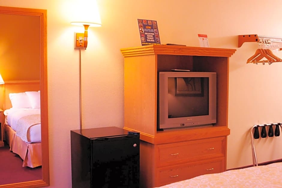 Whispering Hills Inn