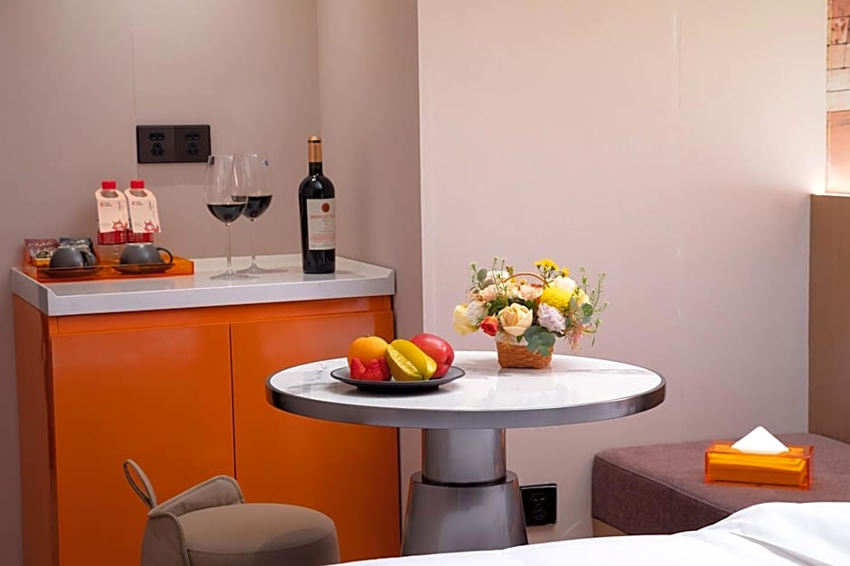 From K Huan Kai Hotel Tiyuxi Metro Station