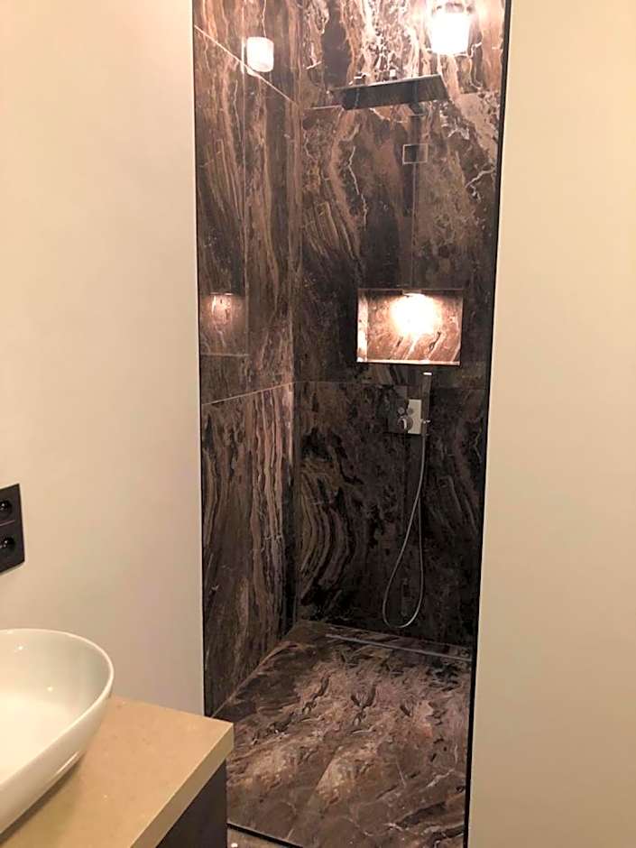 Botanique Suites AirBnB, Antwerp