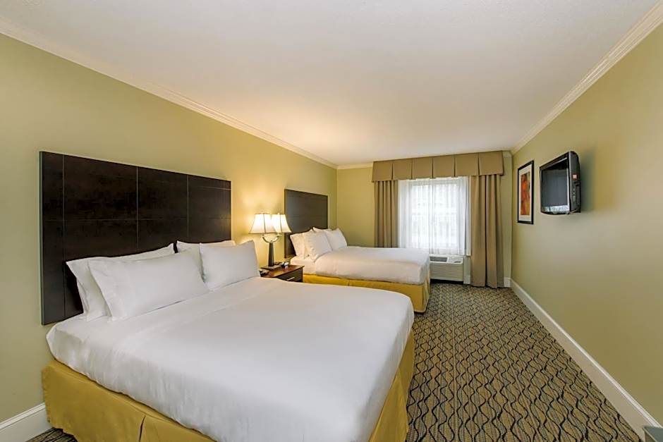 Holiday Inn Express & Suites Merrimack - Nashua by IHG