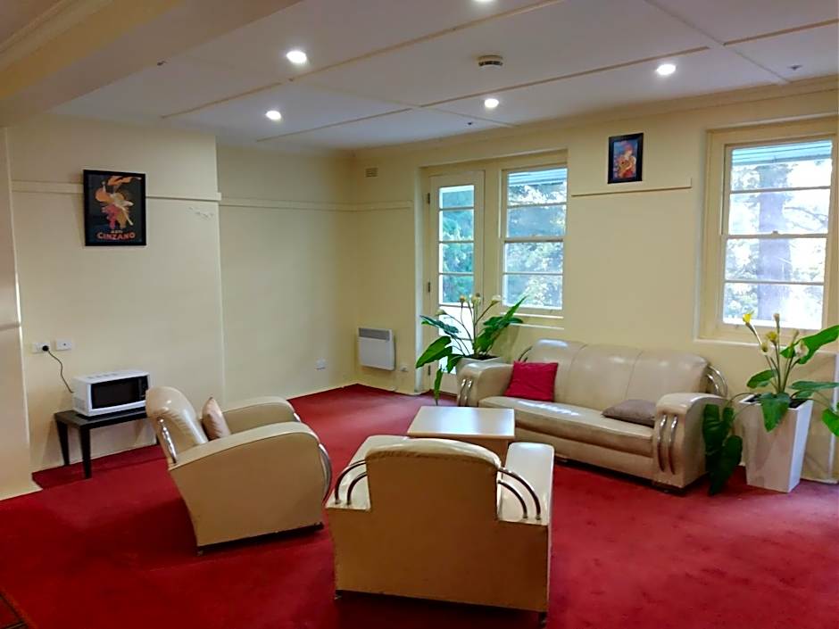 Linaker Art Deco Motel