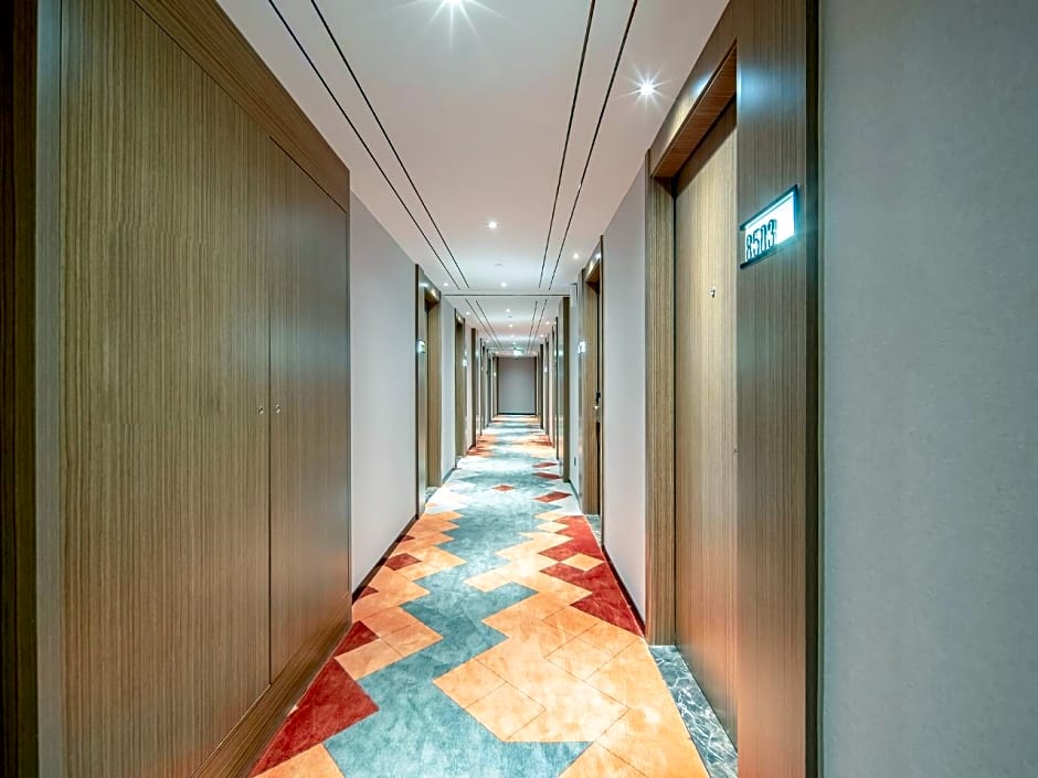 Borrman Hotel Lipu Central Plaza