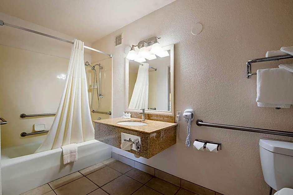 Quality Inn & Suites Lake Havasu City