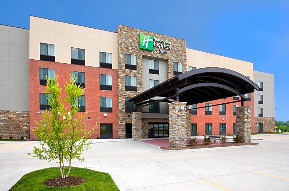 Holiday Inn Express & Suites Davenport North